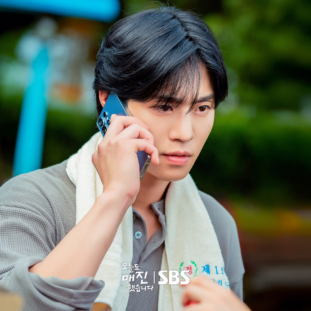 Ahn Hyo Seop's intense glare