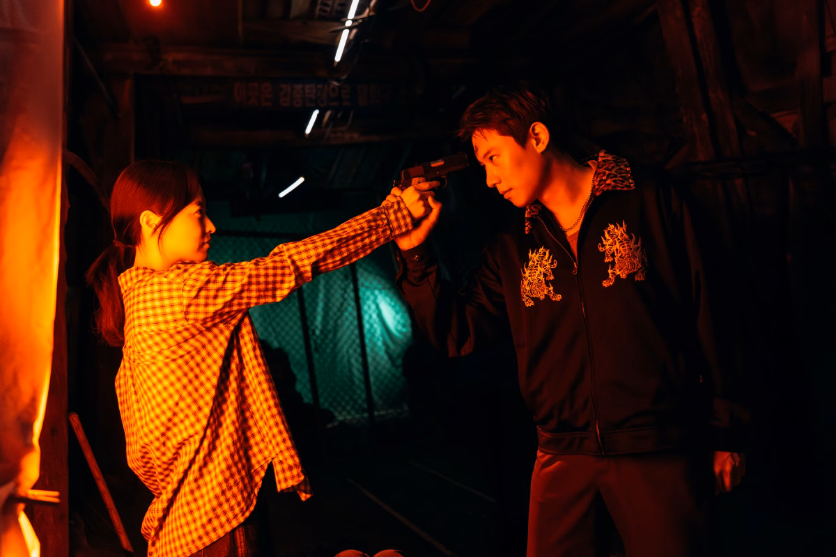 Hee Joo in a critical moment