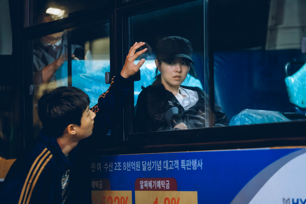 Park Bo Young and Kim Sung Cheol in a tense scene