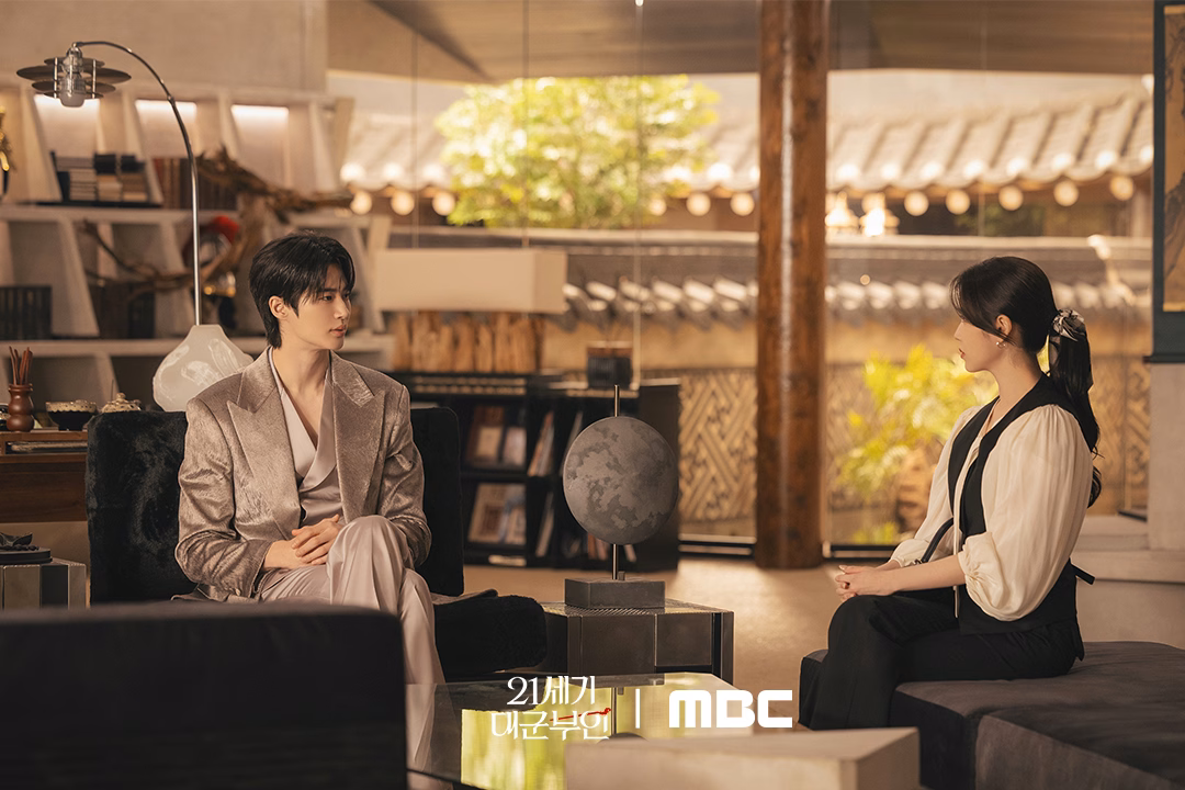 Tense standoff between IU and Byeon Woo Seok