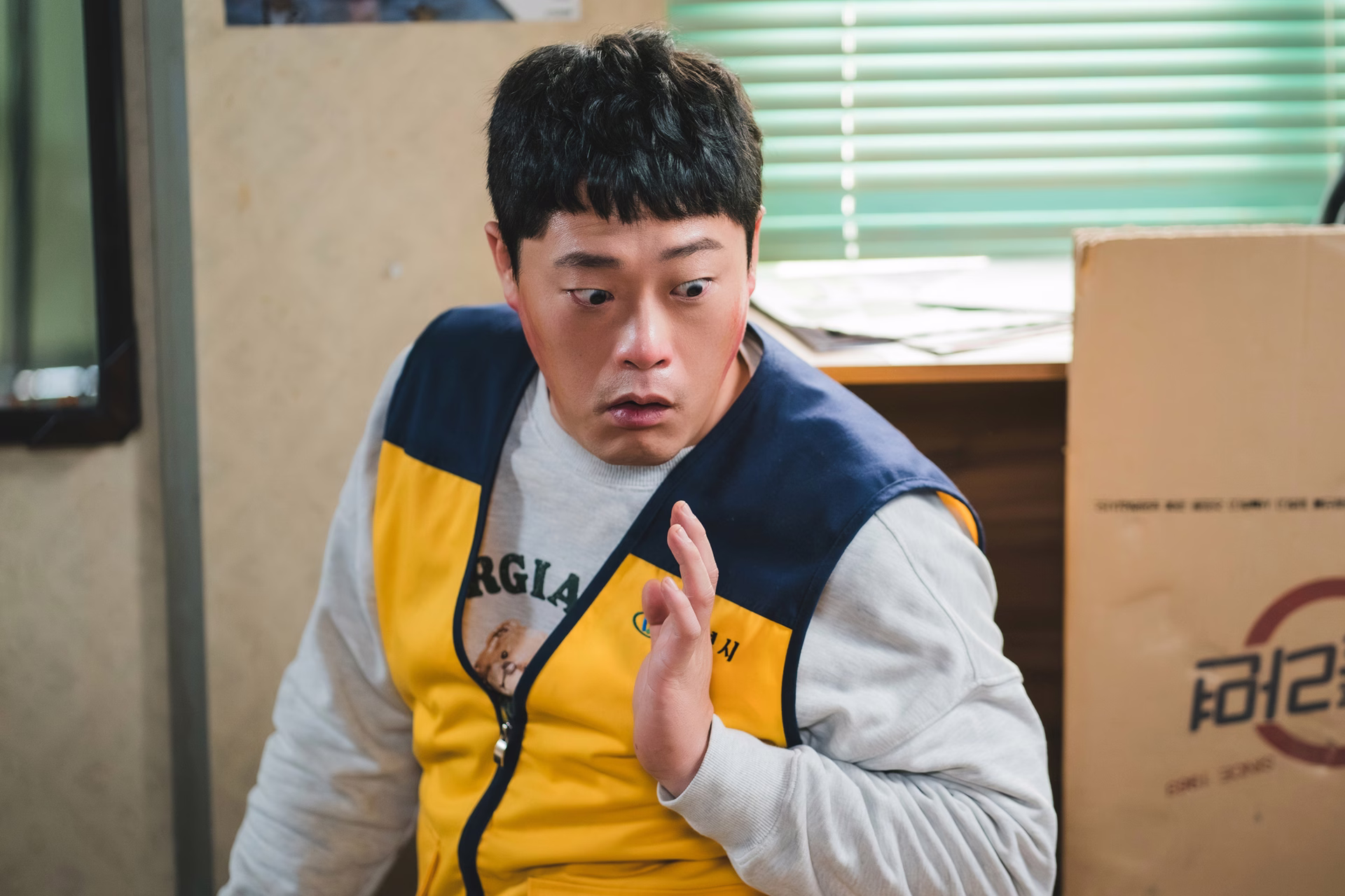 Cha Eun Woo in a suit as Lee Un Jeong