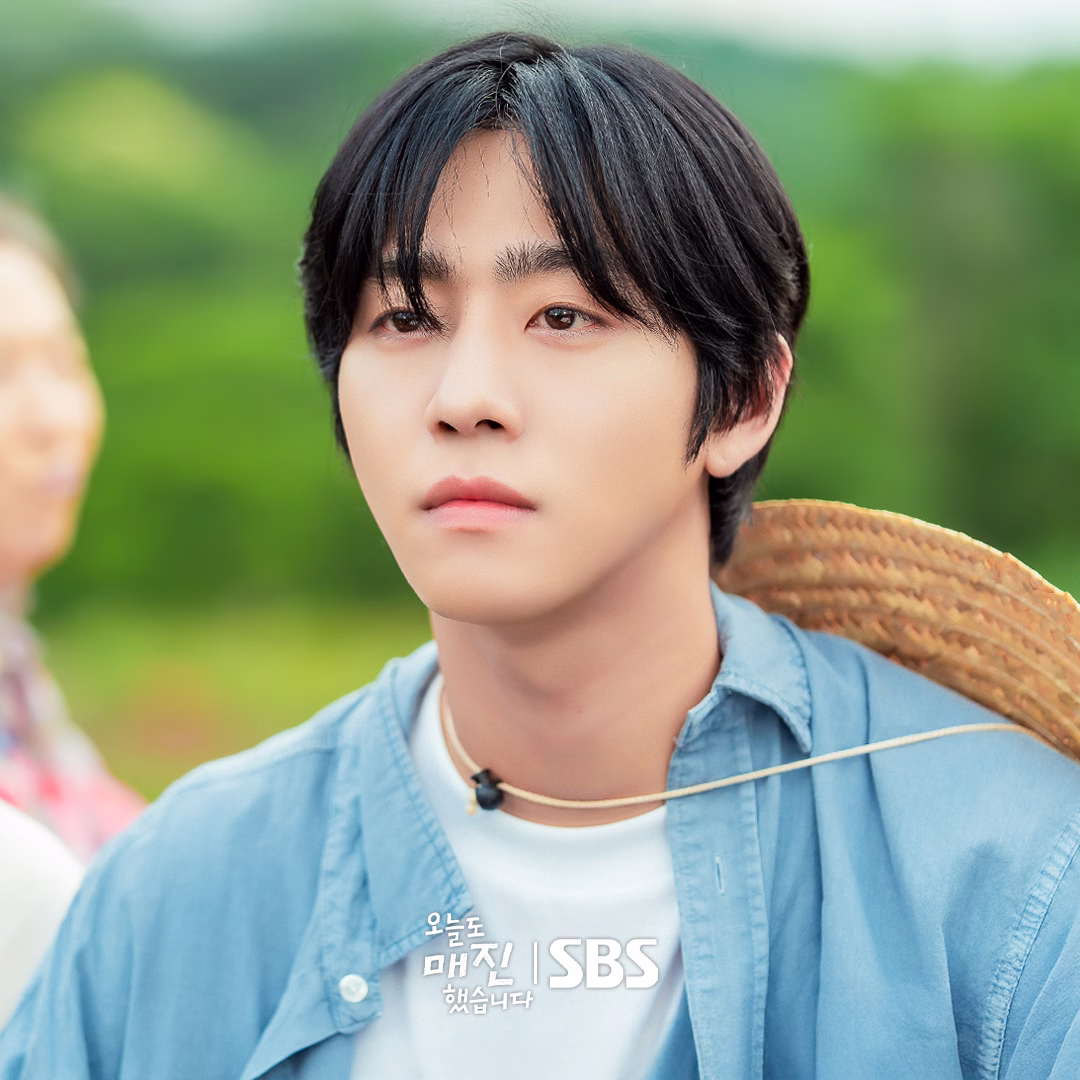 Mrs. Song Hak orchestrates a meeting