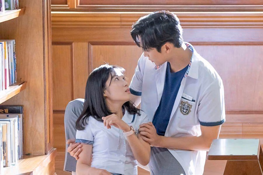Kim Hye Yoon's vibrant presence