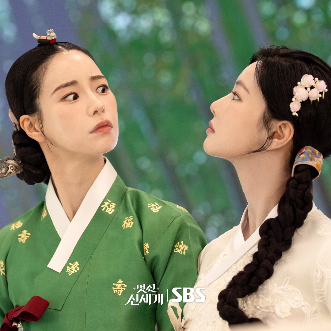 A tense moment between Seo Ri and Ji Hyo