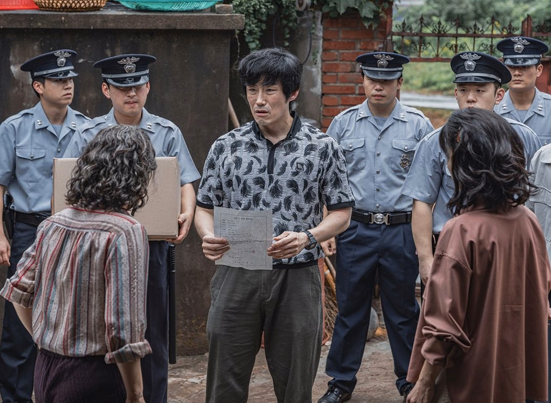 Detective Kang Tae Joo in a tense scene