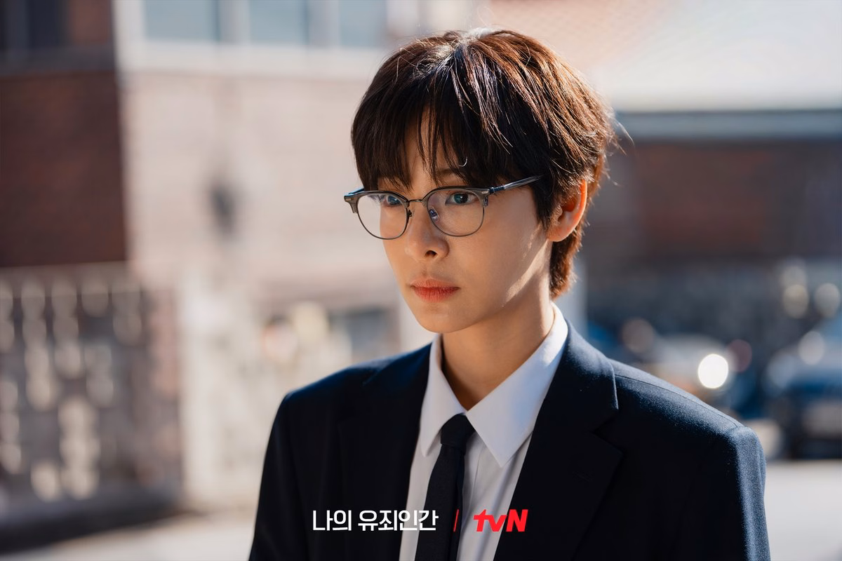 Seol In Ah as Kang Jae Hee, the undercover secretary