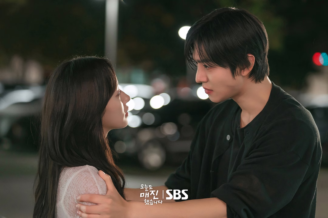 Ahn Hyo Seop and Chae Won Bin in a tense moment
