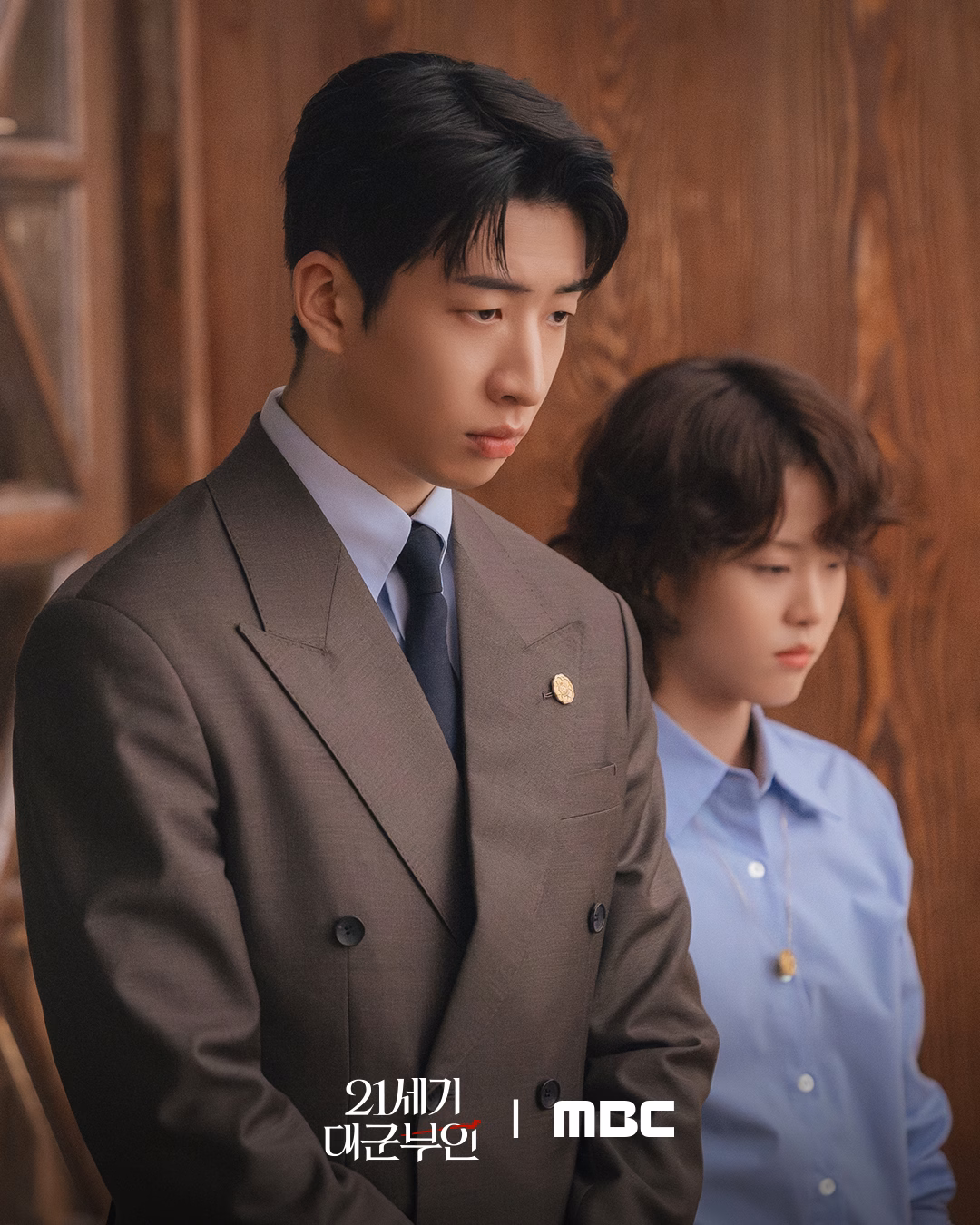 Yoo Su Bin and Lee Yeon as Choi Hyun and Do Hye Jung