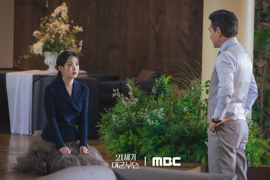 Grand Prince Ian and Seong Hui Ju in a tense moment