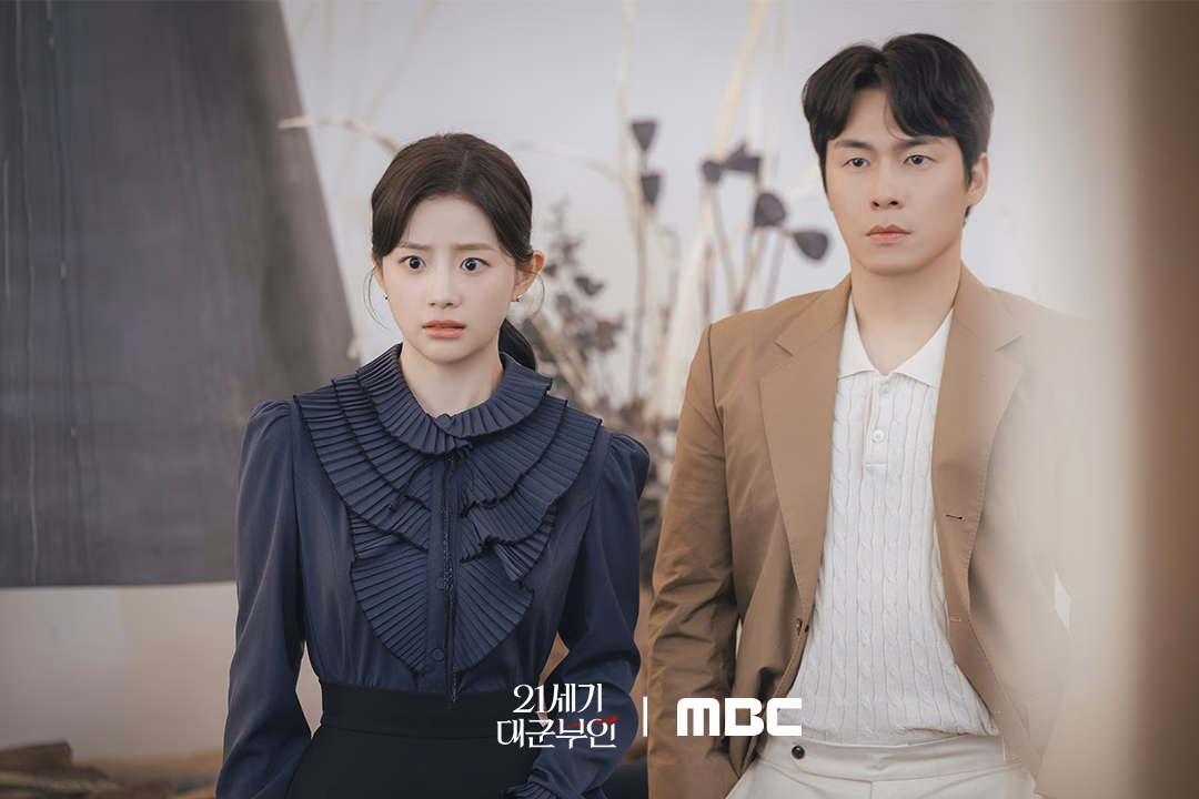 The royal palace backdrop in 'Perfect Crown'