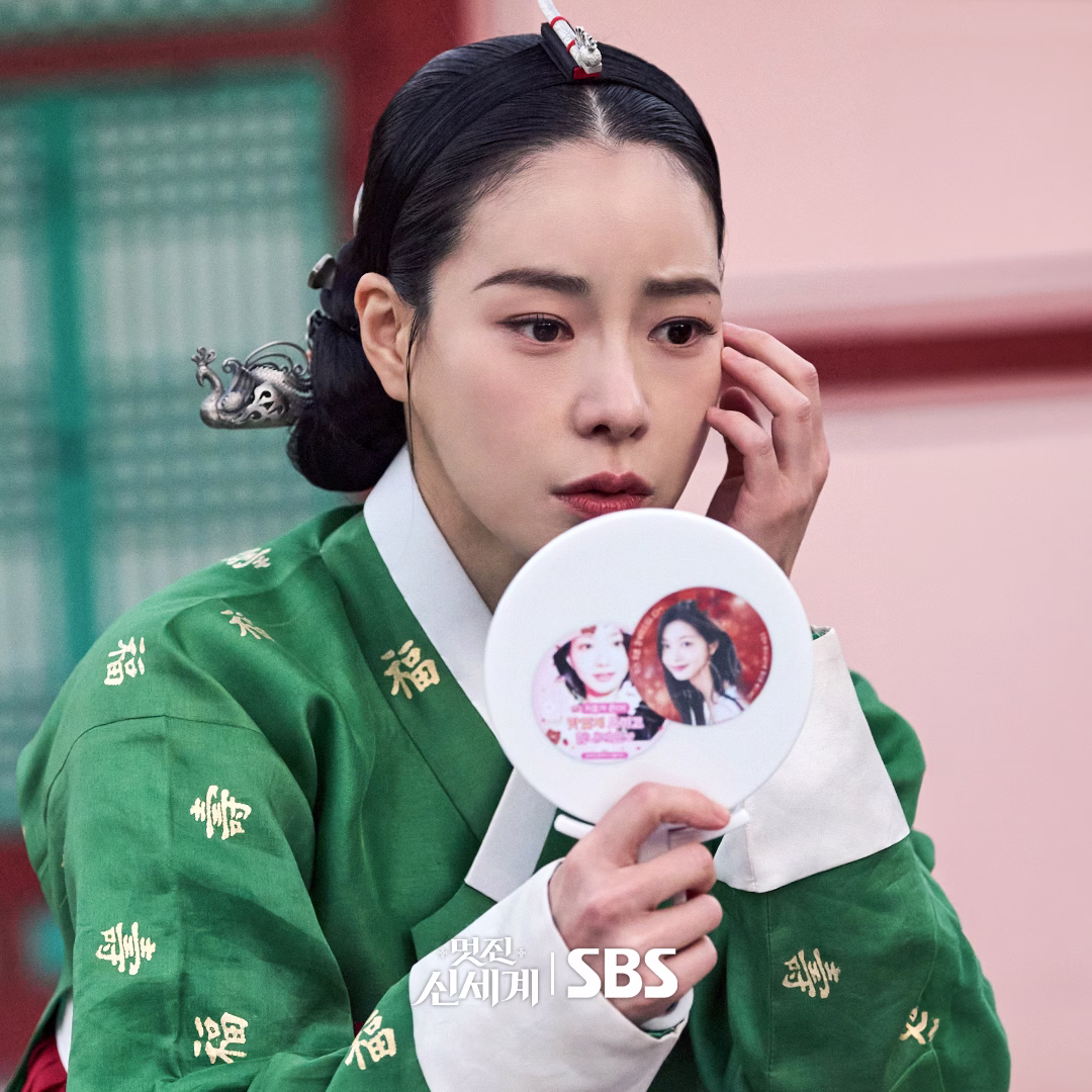 A captivating scene with Lee Se Hee as Yoon Ji Hyo