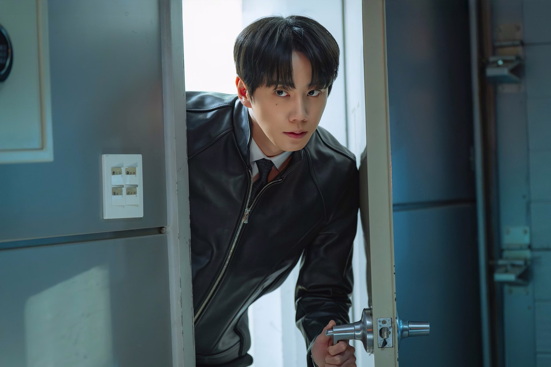 Lee Jun Young as a bold rookie