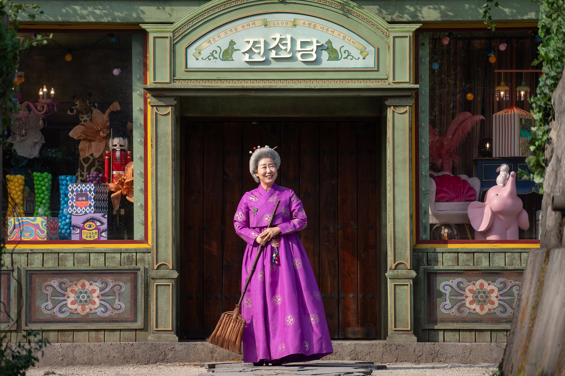 Ra Mi Ran in a grand hanbok with silver hair