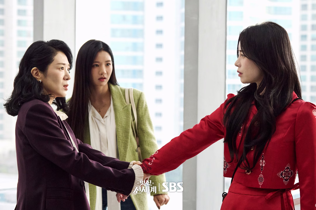 Lim Ji Yeon in character as Shin Seo Ri