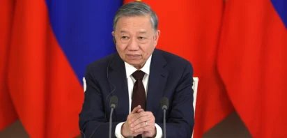 Japanese and Philippine naval forces in joint exercises