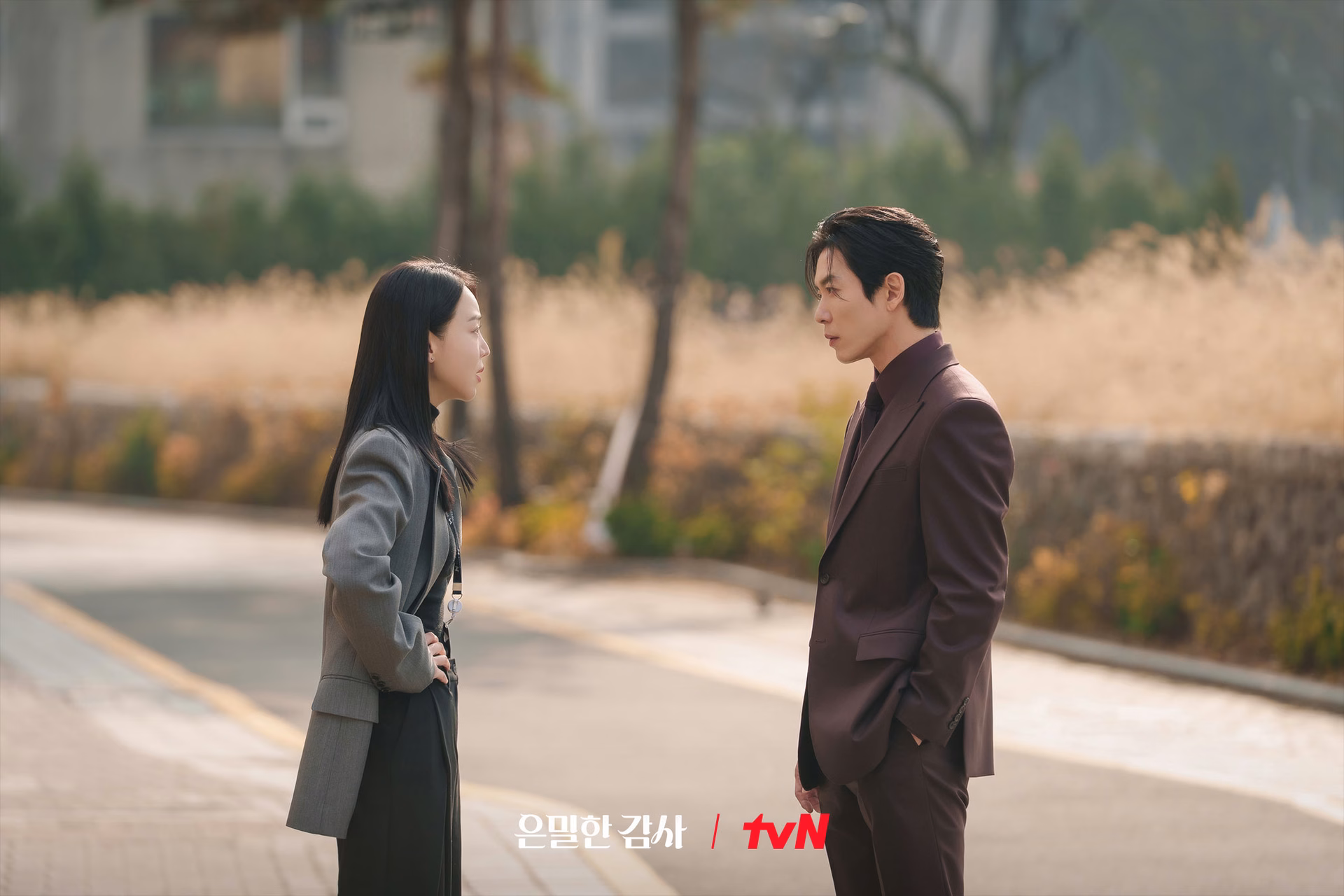 Shin Hae Sun and Kim Jae Wook in a dramatic scene