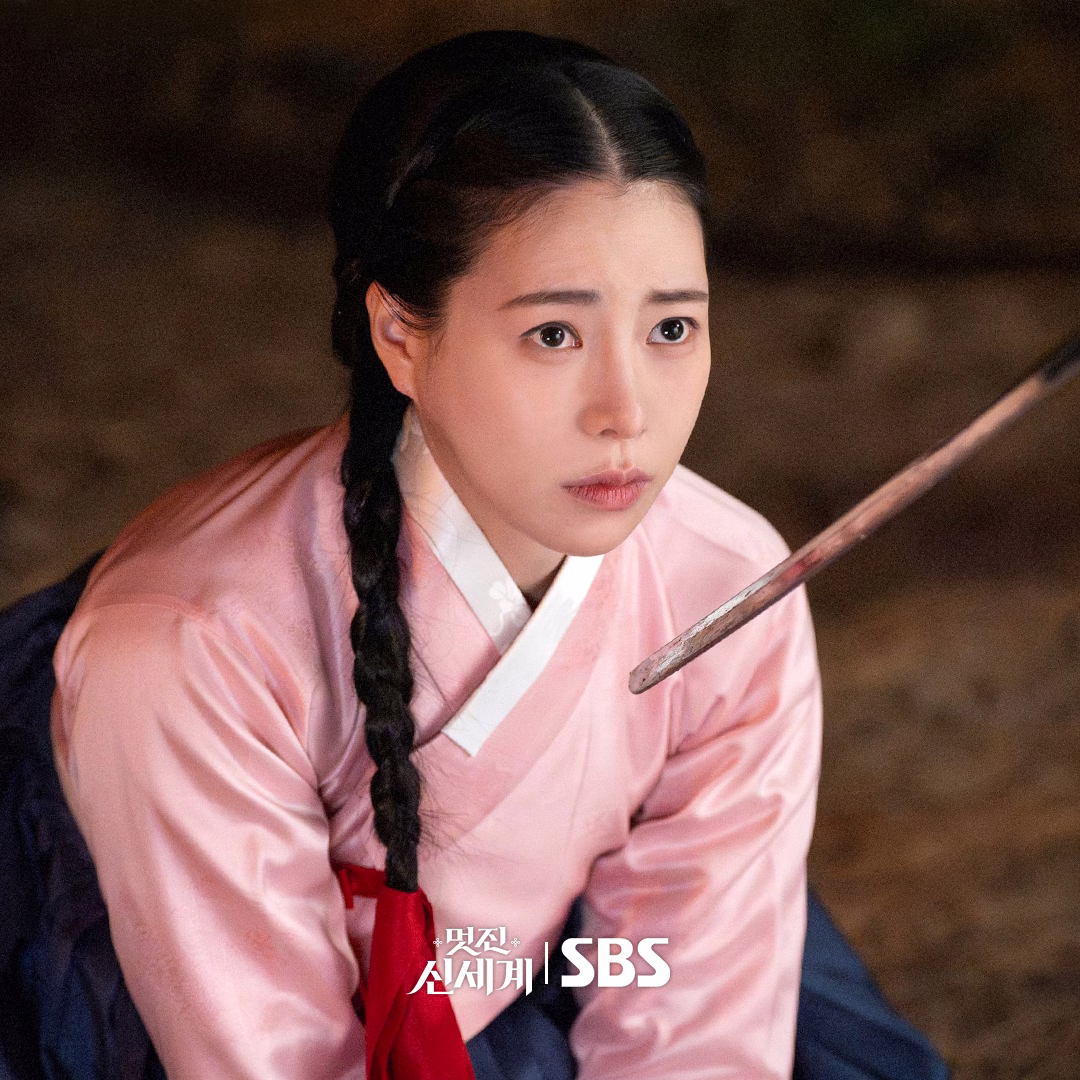 Lim Ji Yeon and Heo Nam Jun in a tense scene