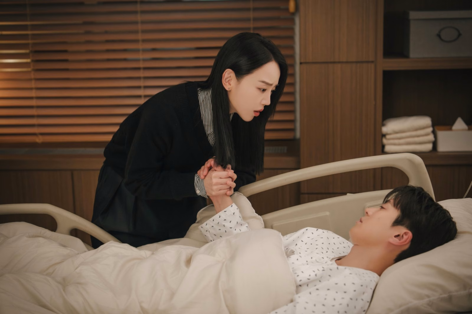 Shin Hae Sun and Gong Myoung together in a scene
