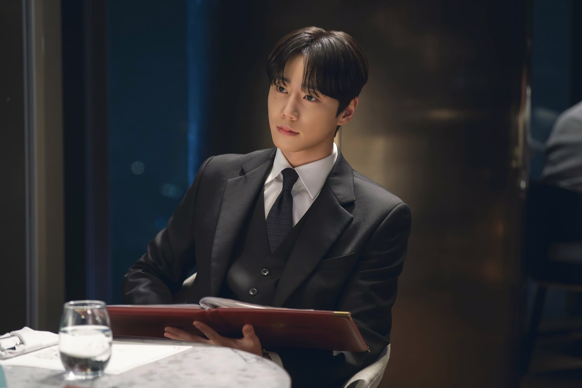 Lee Jun Young in Intense Drama Moment