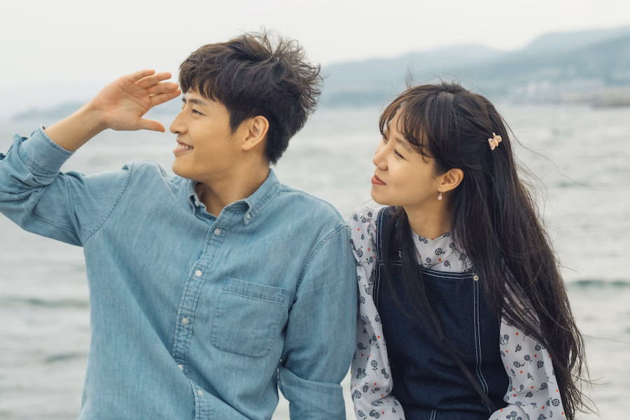 Dong Baek and her supporter in a tender moment
