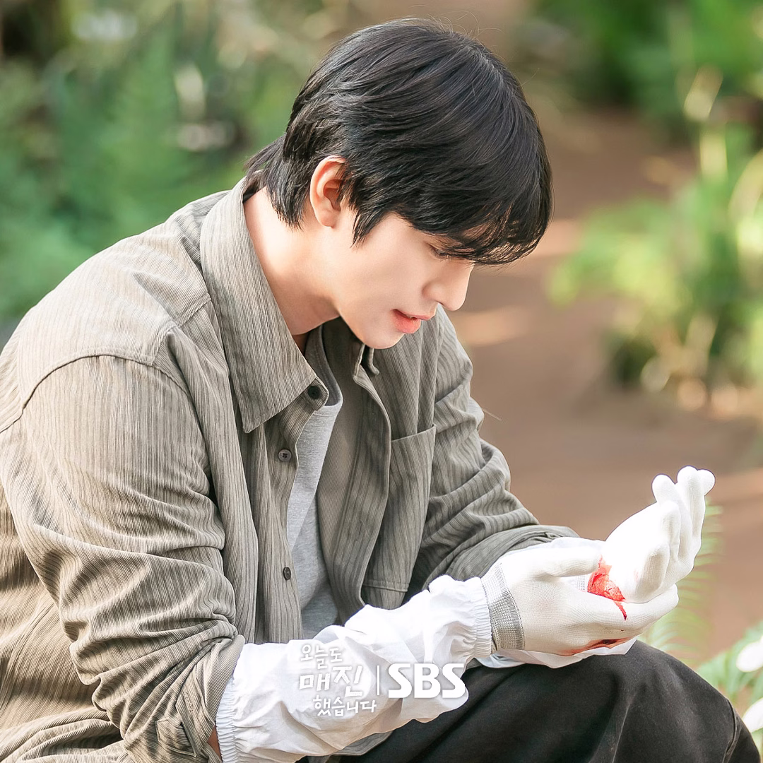 Ahn Hyo Seop as Matthew Lee in a reflective moment