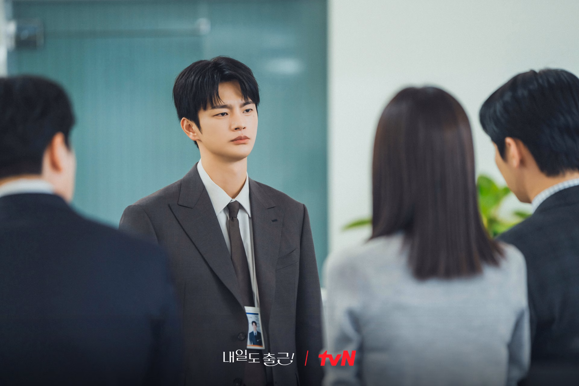 Seo In Guk's focused demeanor in the workplace