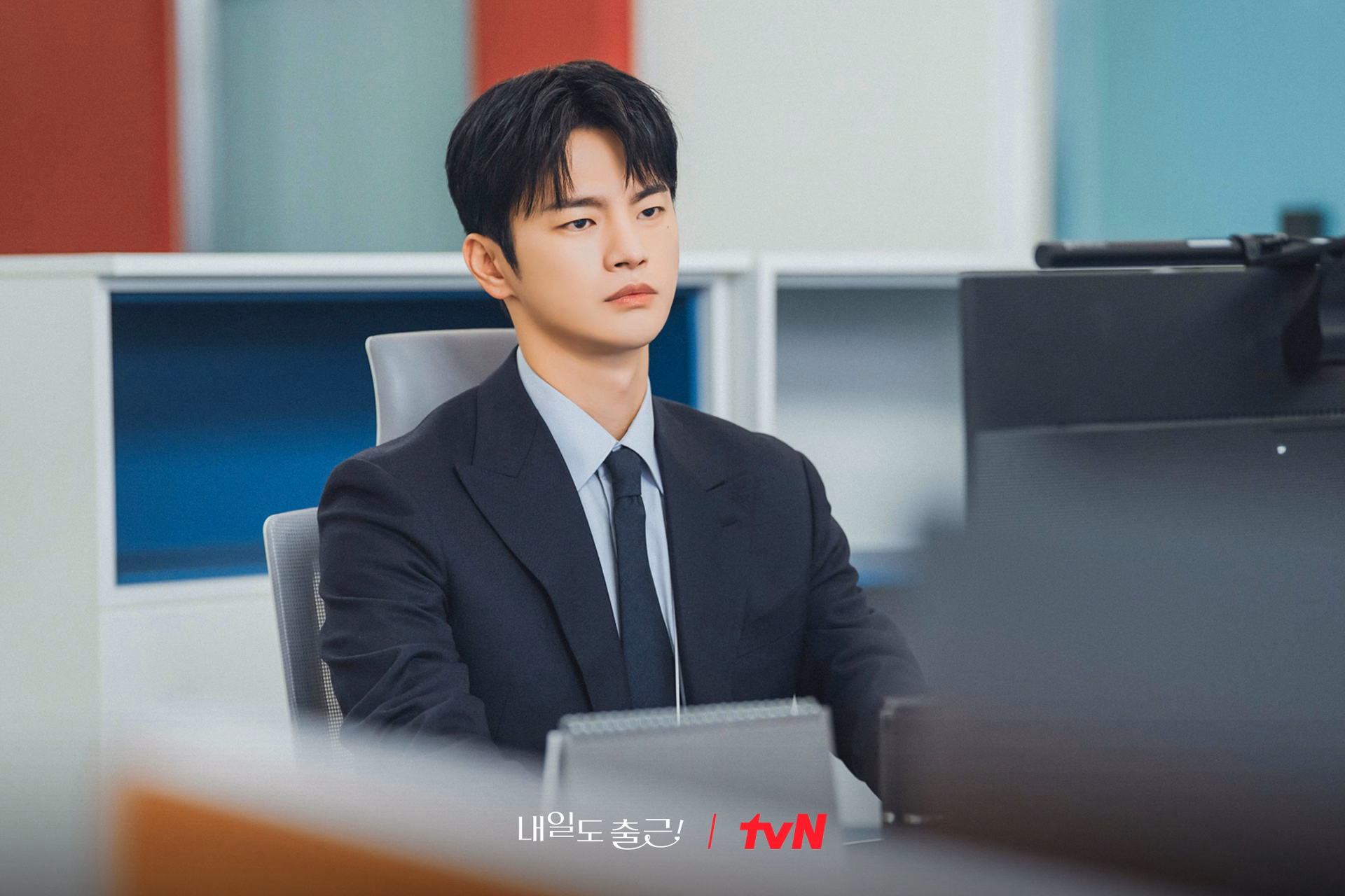 Seo In Guk as Kang Si Woo in a neat suit
