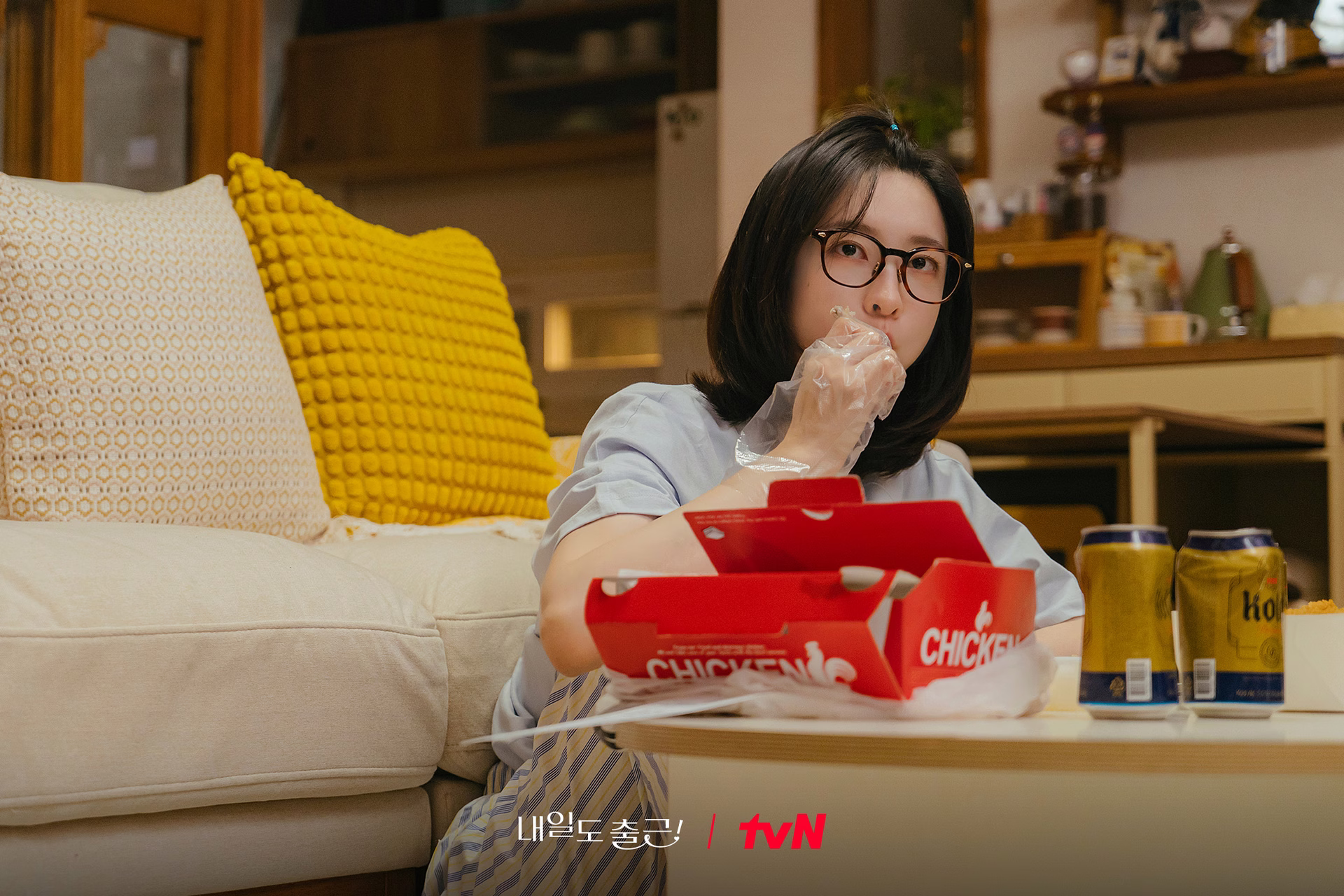 Cha Ji Yoon at the office