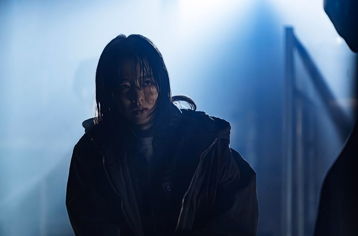 Park Bo Young as Hee Joo in a tense moment