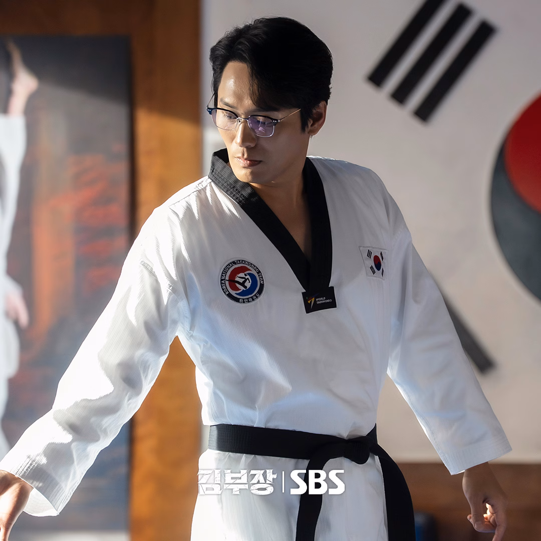 Choi Dae Hoon with Taekwondo students