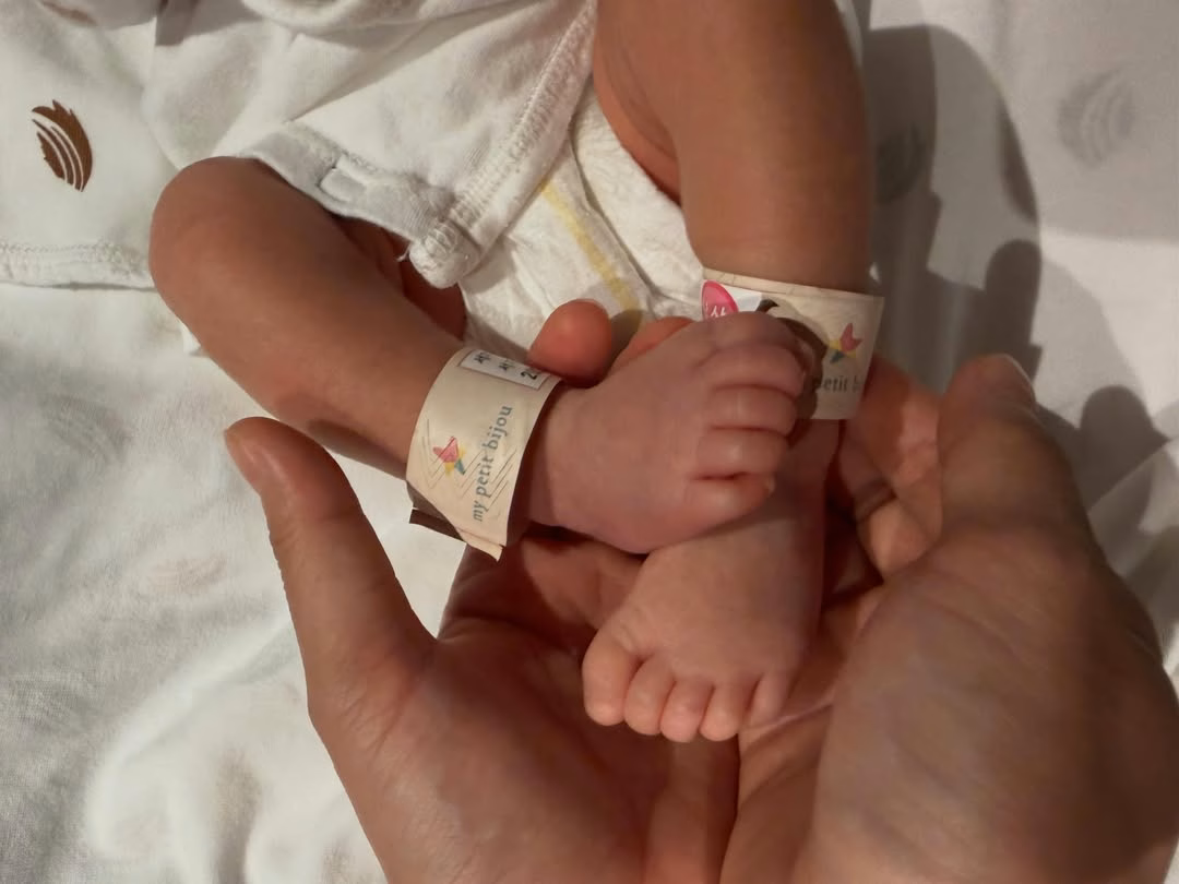 Lee Si Eon and Seo Ji Seung's Newborn
