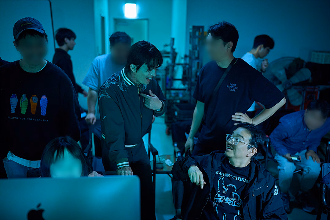 Go Soo listening to instructions