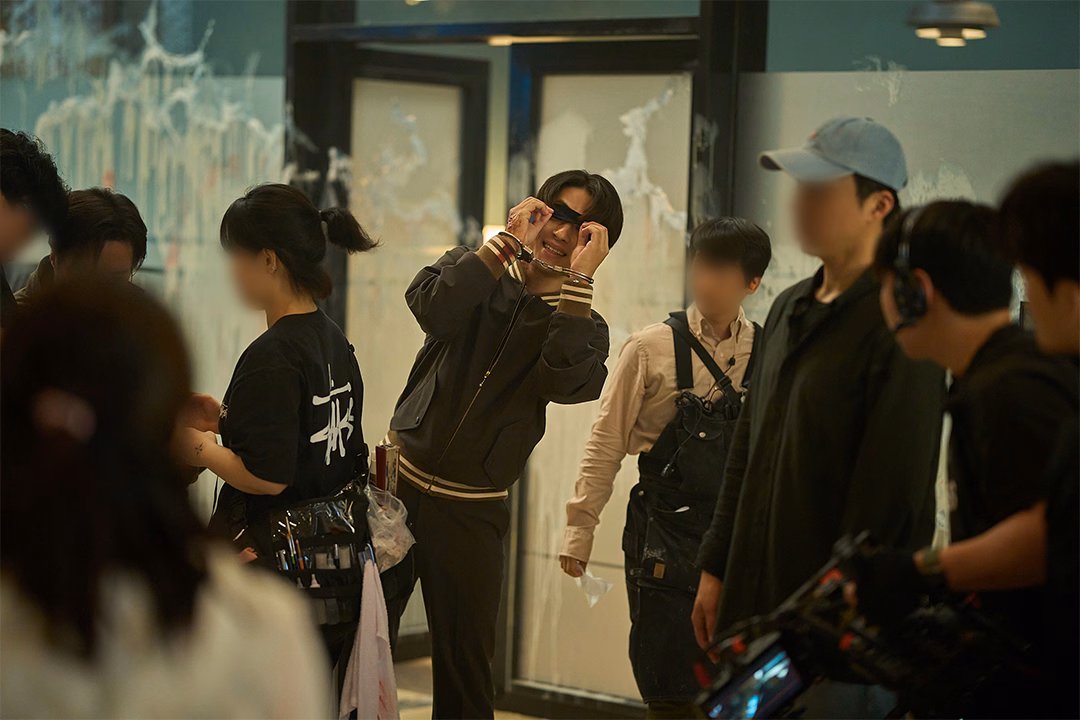 Shin Hyun Been monitoring scenes