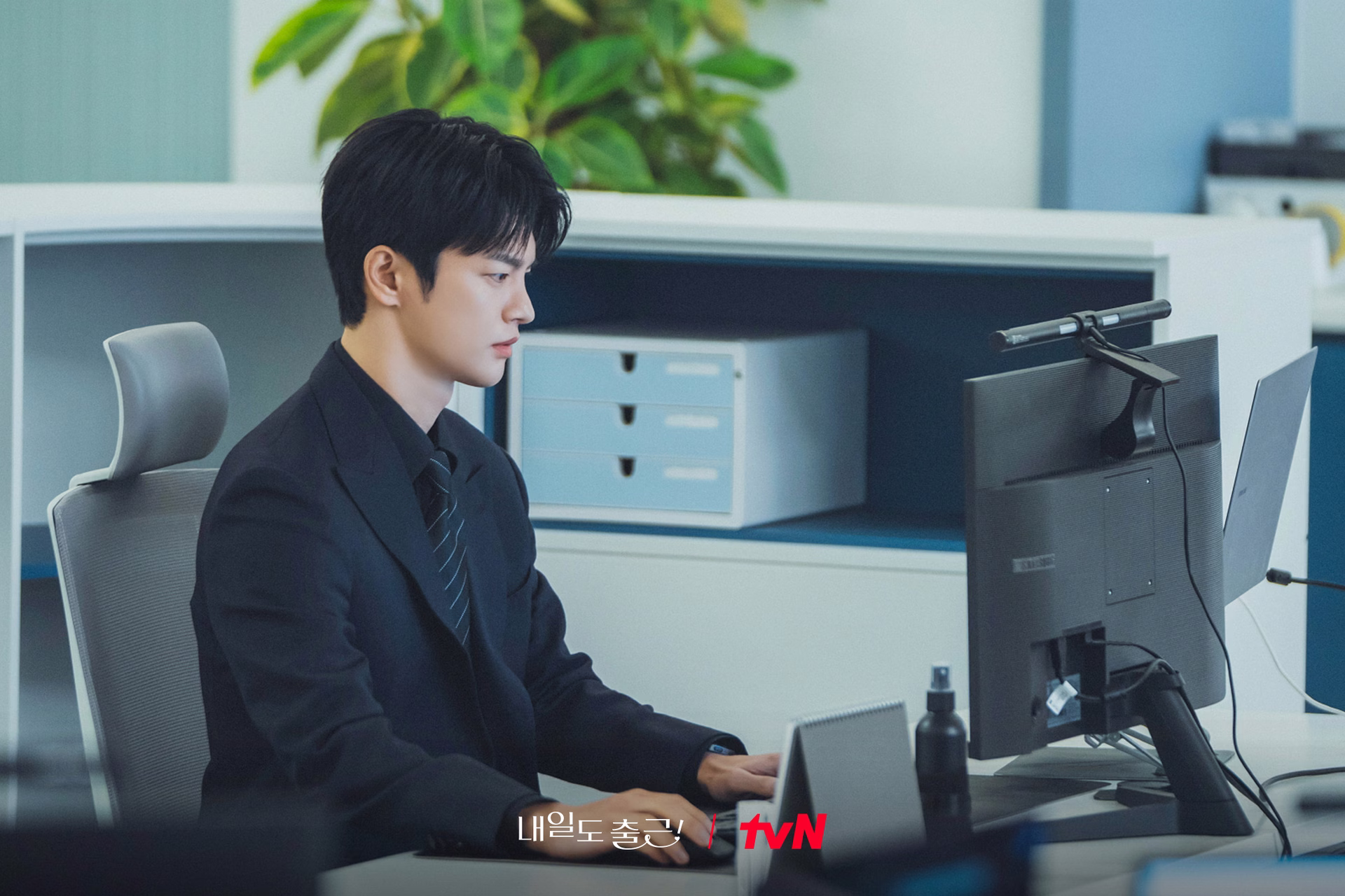 Seo In Guk in character as Kang Si Woo