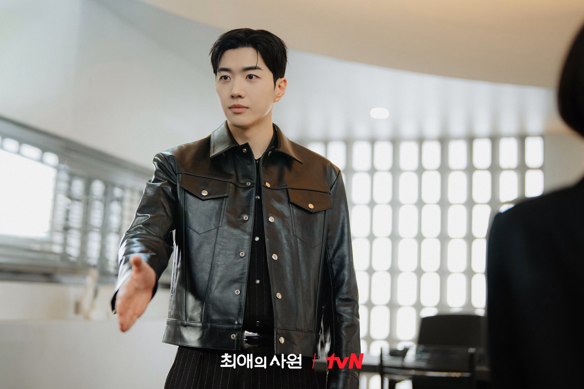 Kang Hoon's captivating presence in the drama