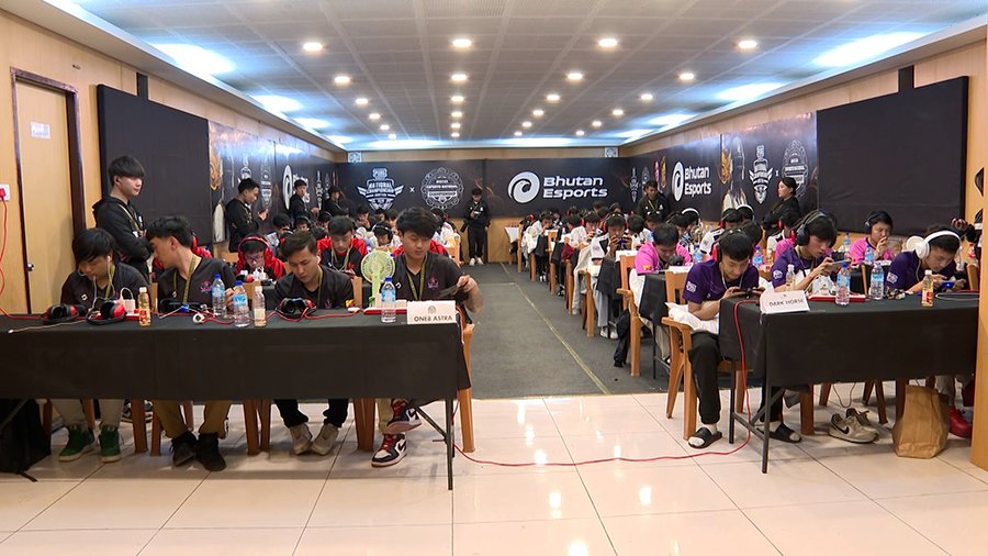 Excited gamers at the championship