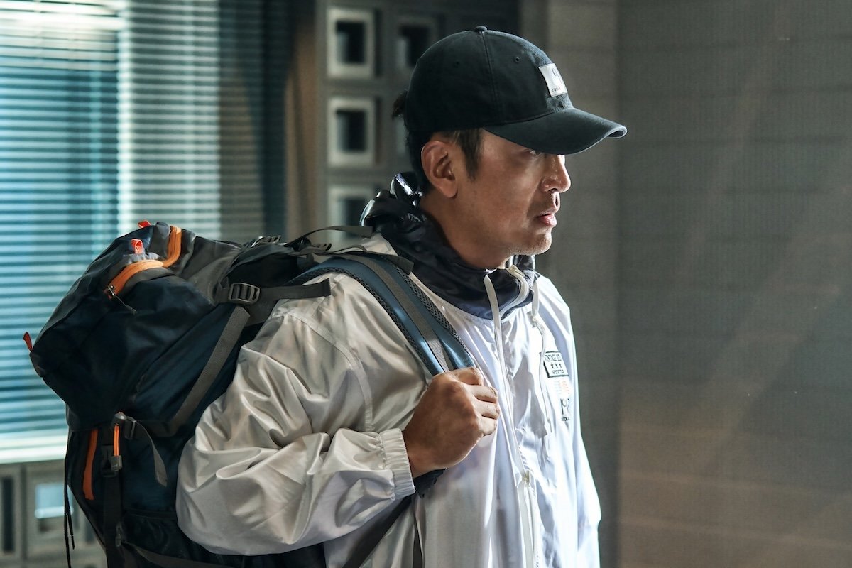 Ha Jung Woo in a tense moment from Mad Concrete Dreams