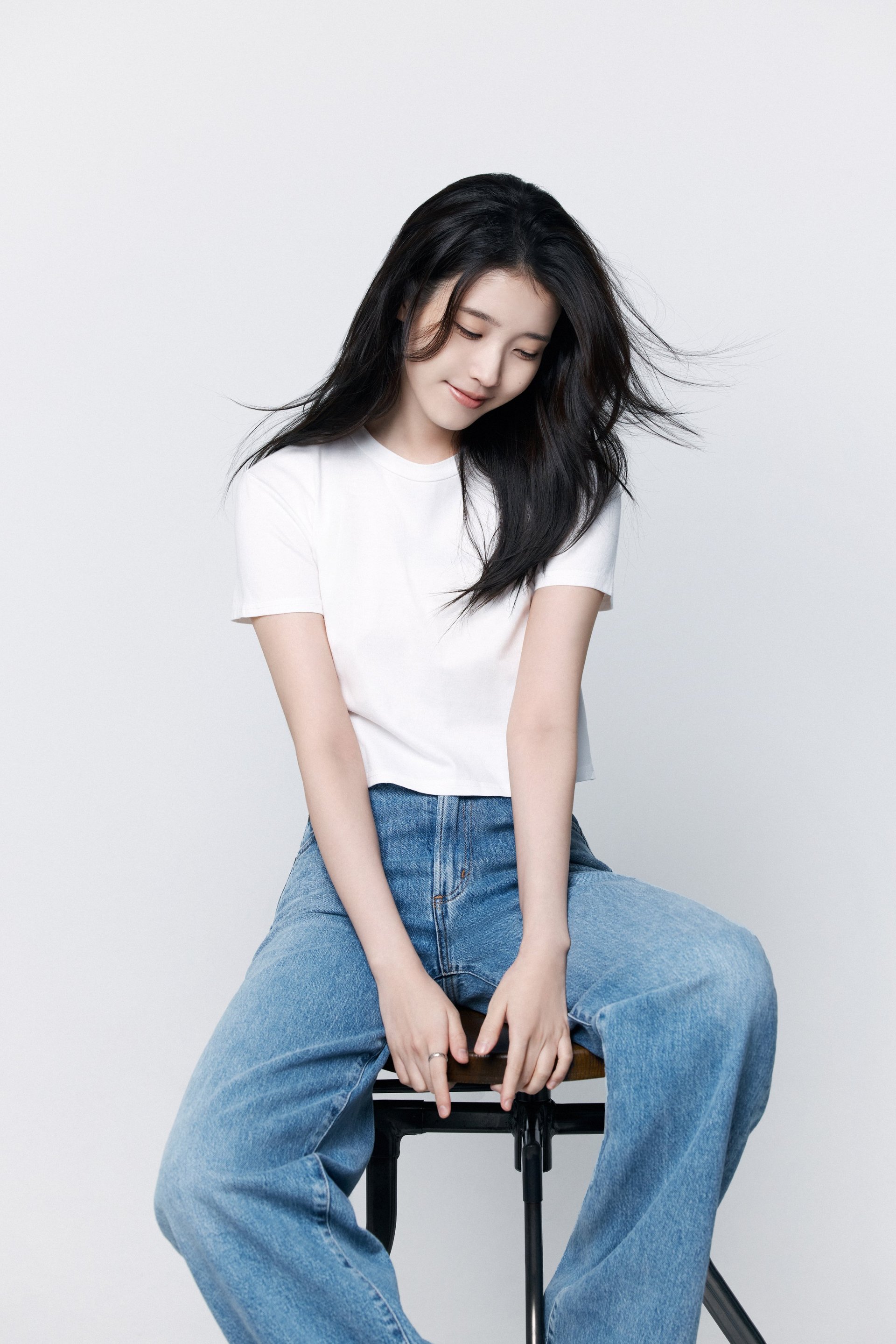 IU's minimalistic style