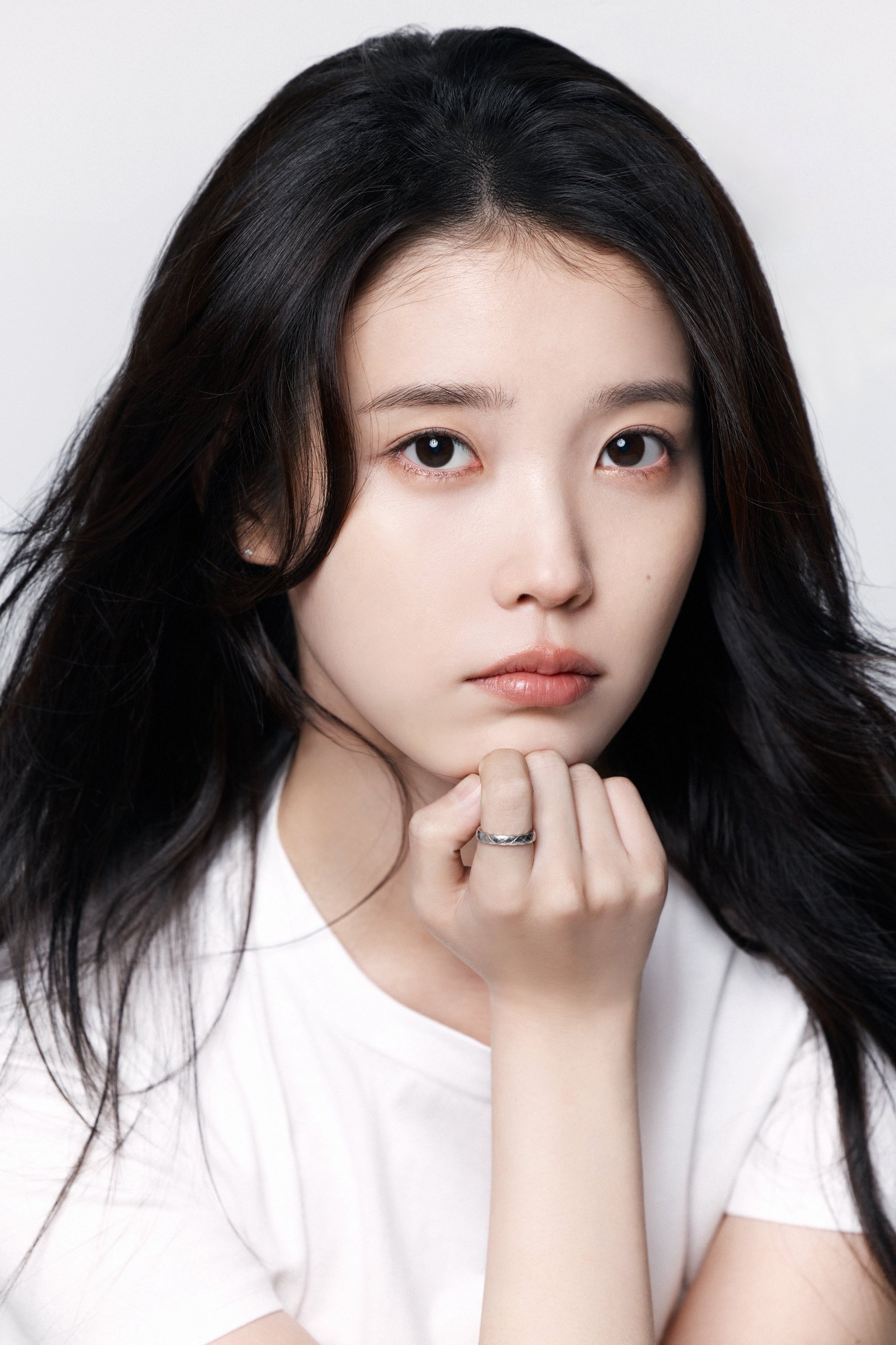 IU's classic charm