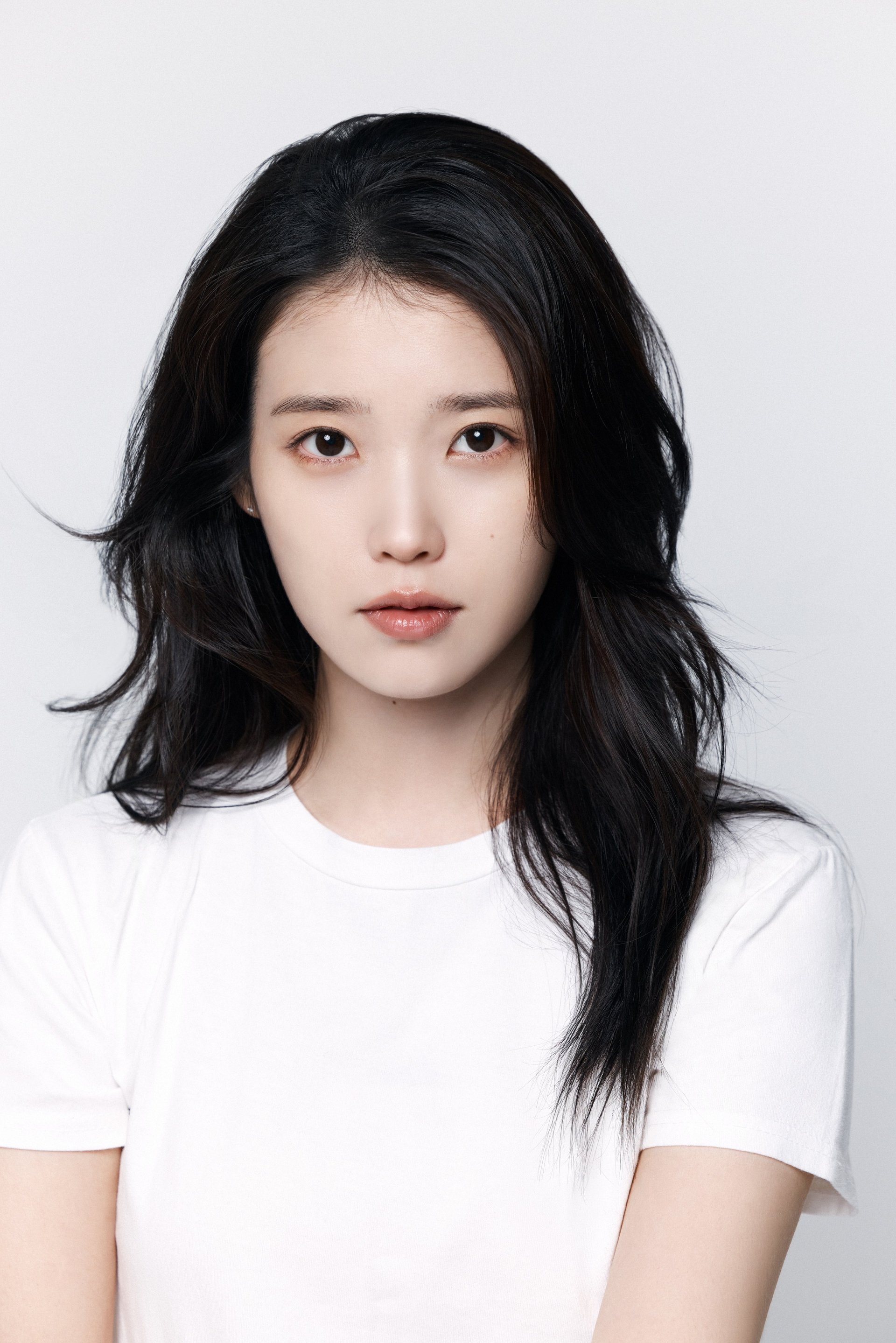 IU's sophisticated look