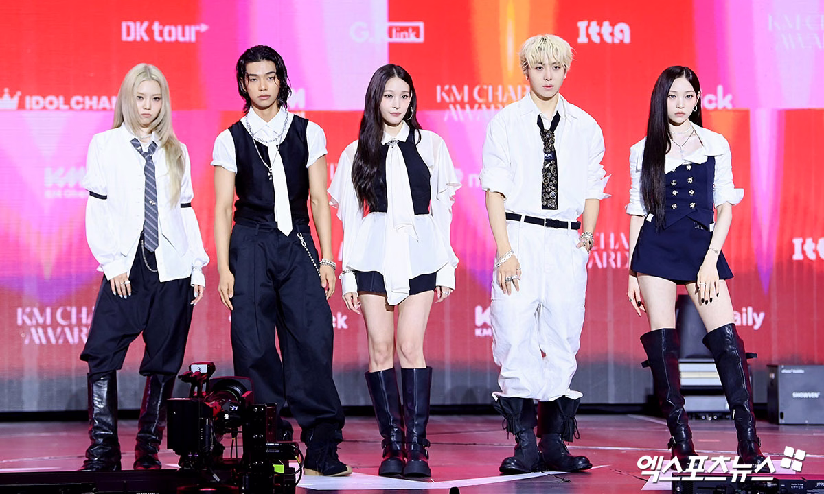 ALLDAY PROJECT with coordinated looks