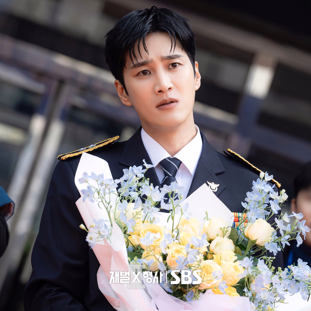 Ahn Bo Hyun as Jin Yi Soo