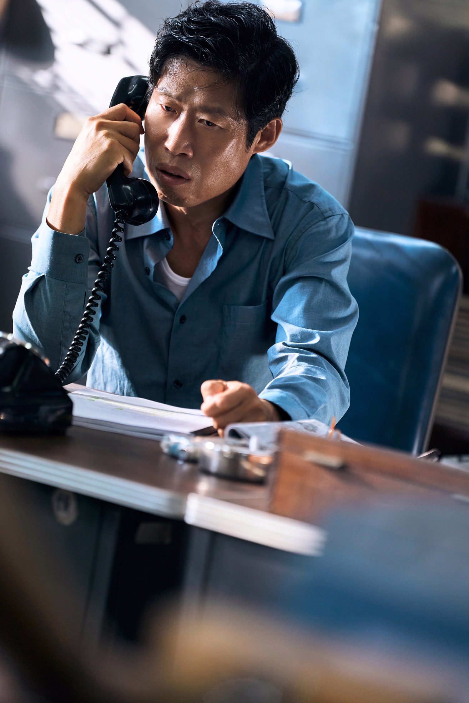 Cheol Gu investigating at the police station
