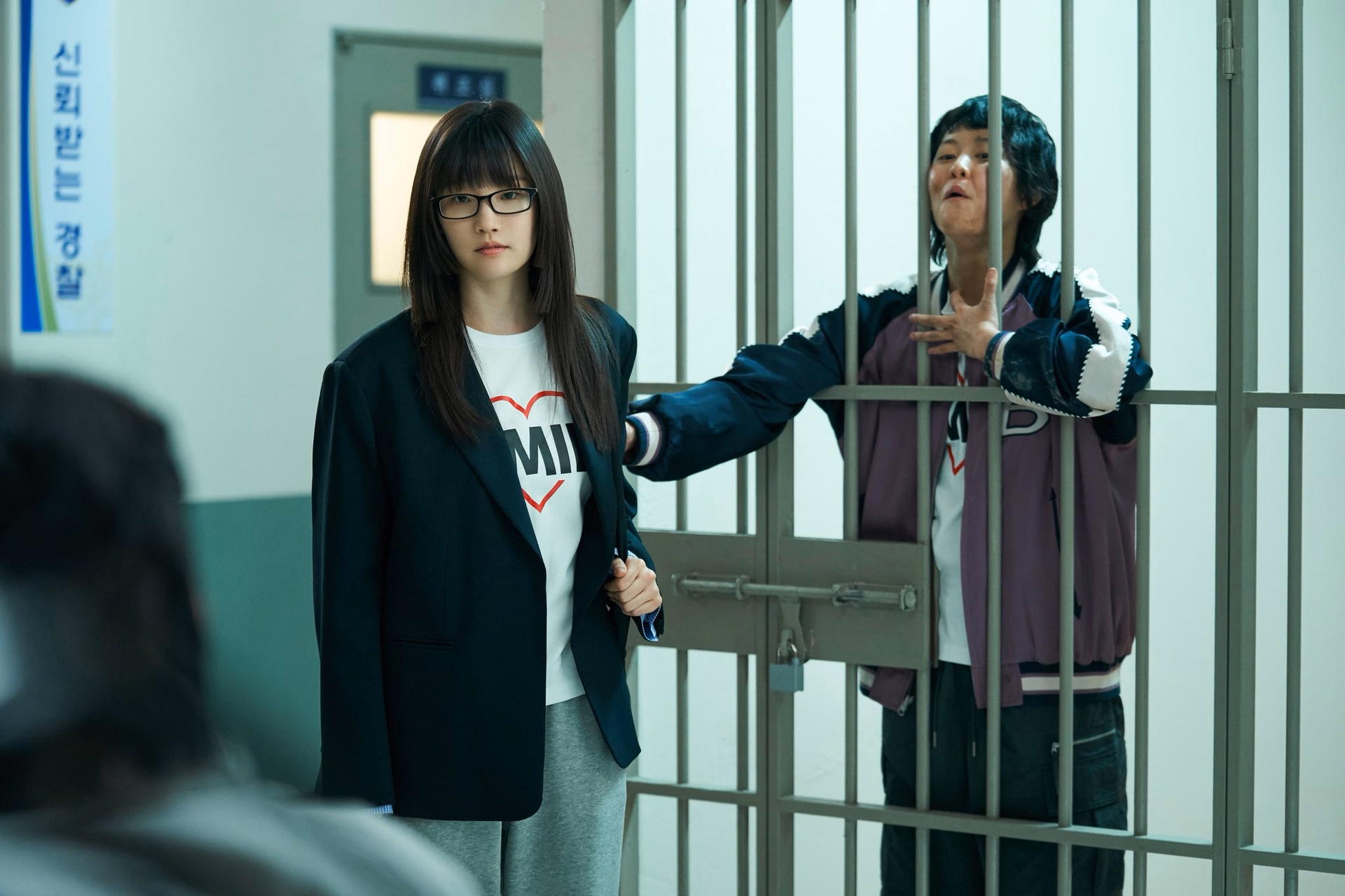 Lee Yeon as Dong Ju