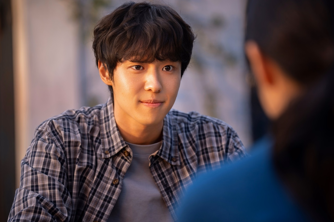 Kim Hye Joon as Jeong Ji An, appearing determined