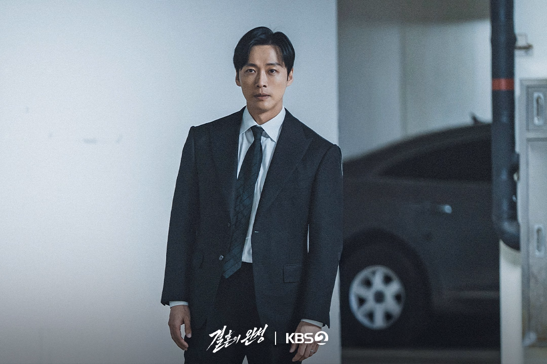 Kang Tae Joo during a crucial phone call