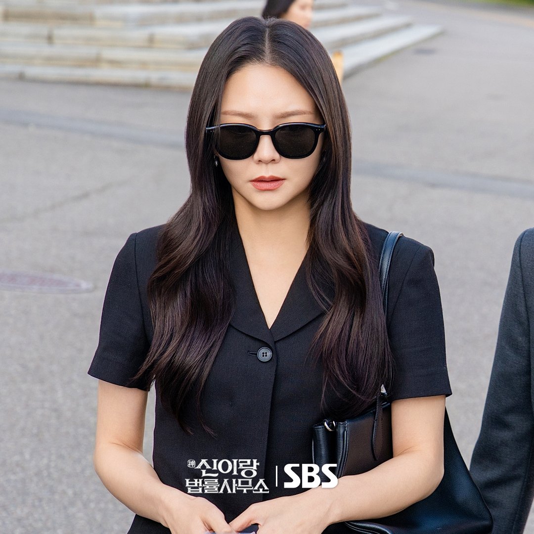 Tense standoff between Han Na Hyun and CEO Yang Do Kyung