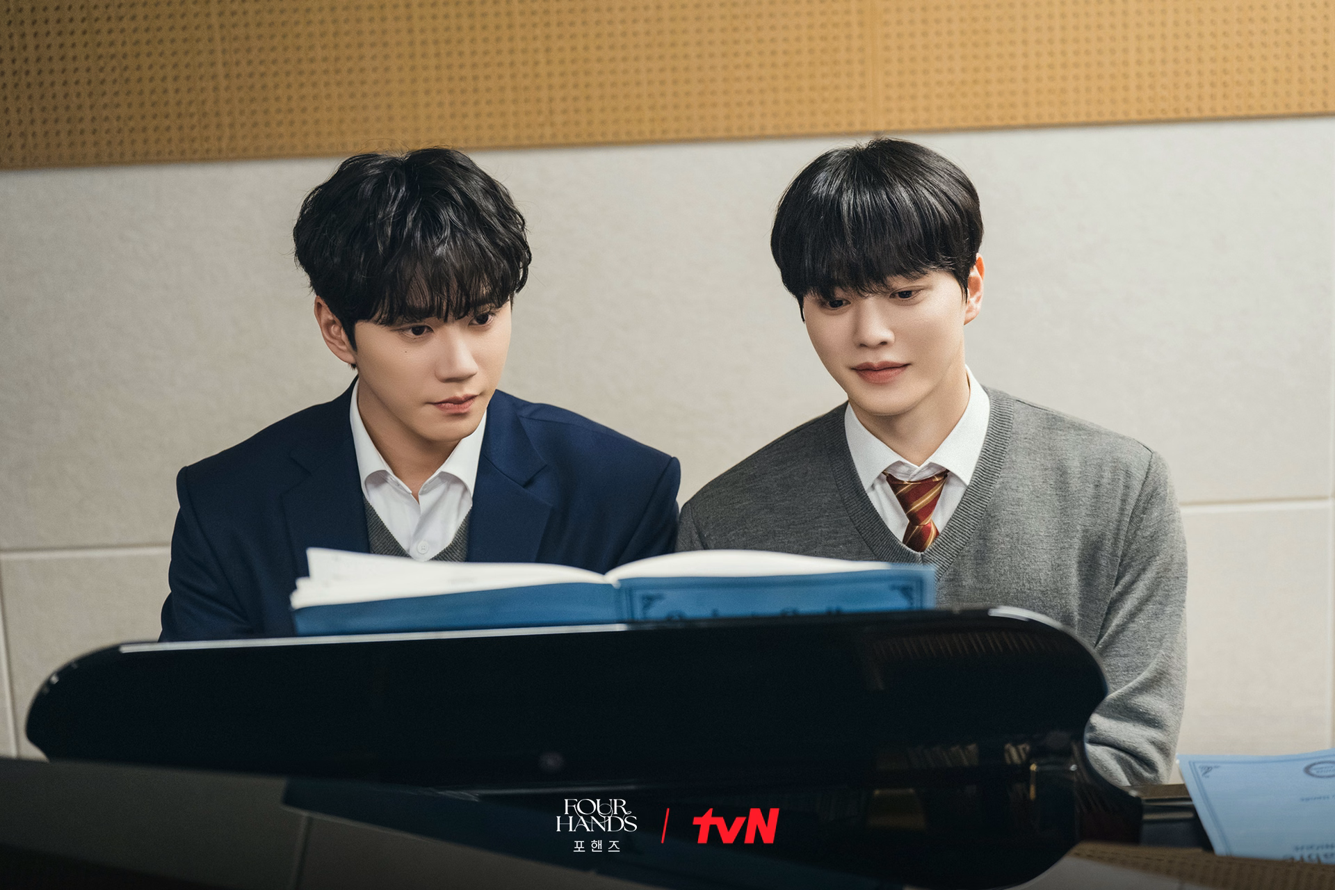 Kang Bi Oh and Choi Jung Yo share a moment at the piano