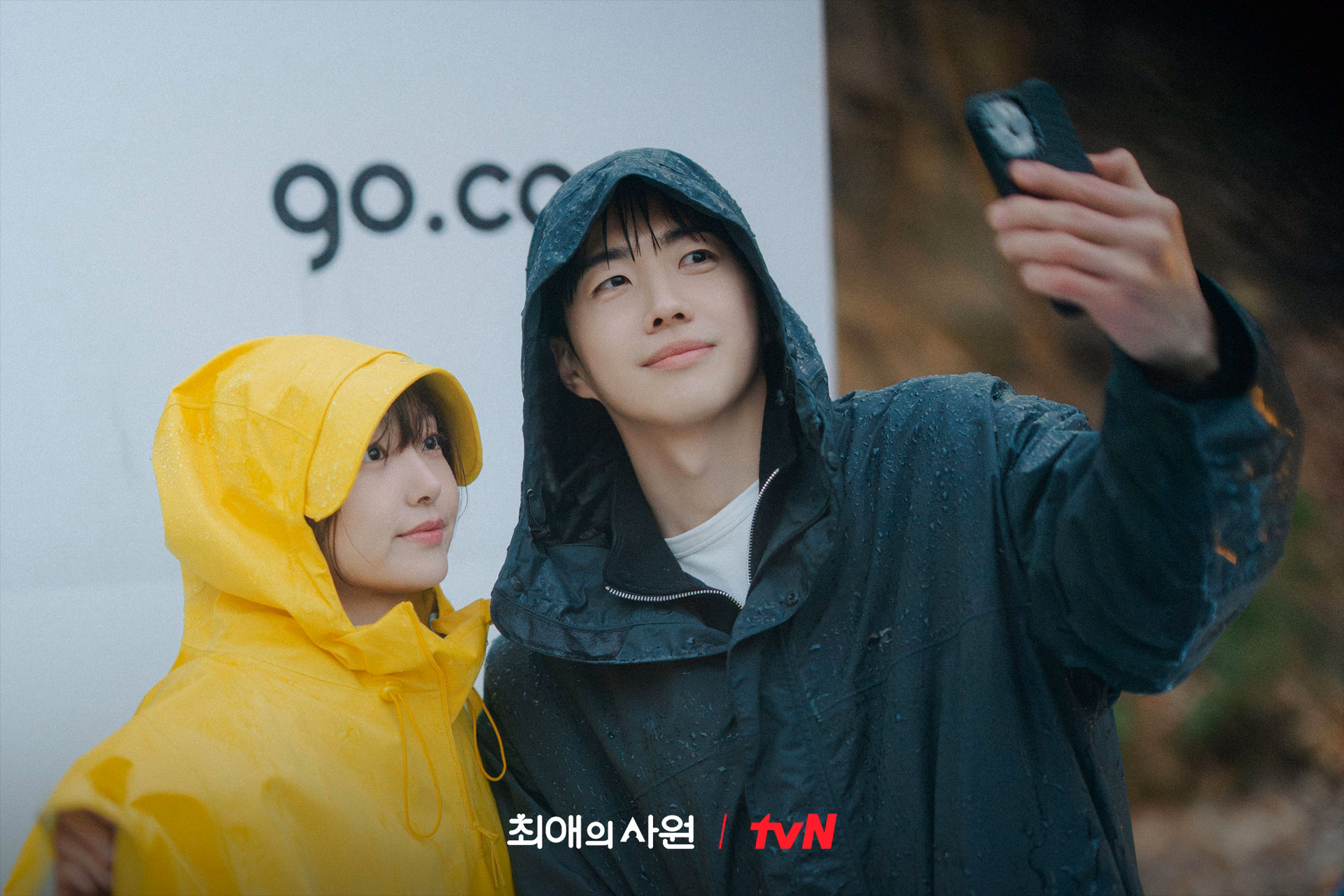 Kang Hoon and Kim Hye Jun sharing a moment on set