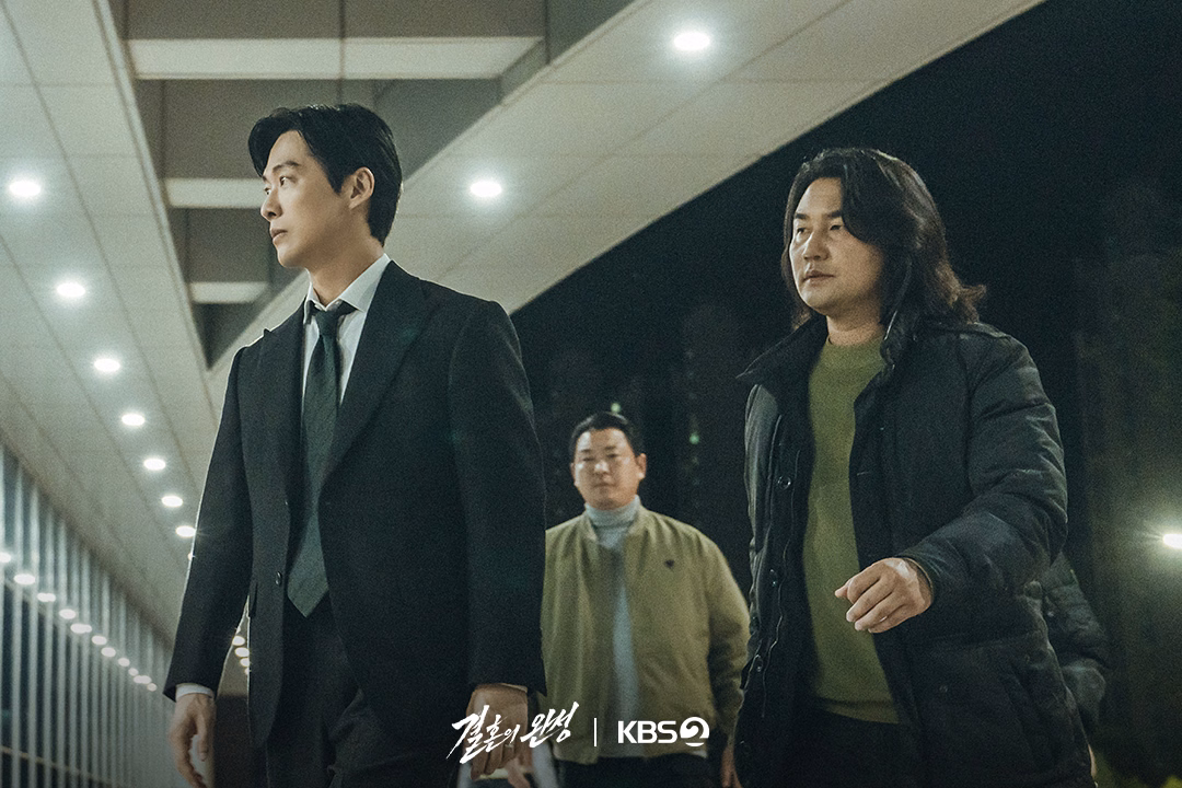 Go Dong Chan and Go Se Yoon in a tense moment